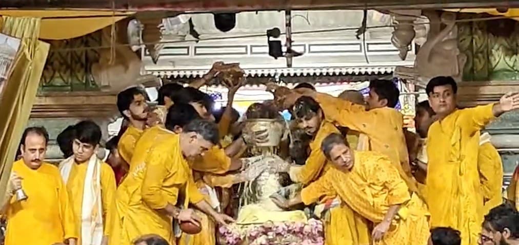 Radha Ashtami draws massive crowds to Shri Radha Rani Temple in Barsana