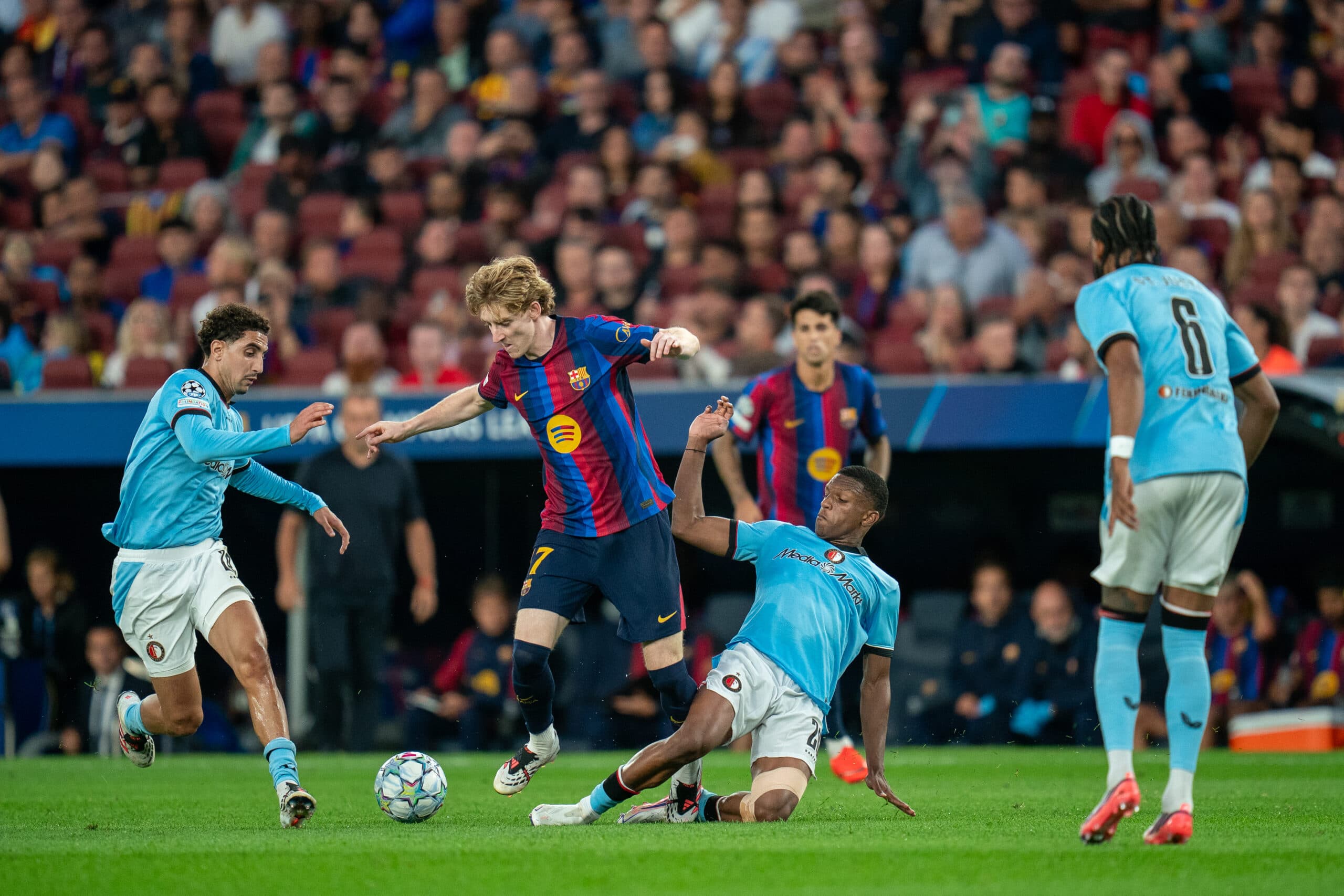 Barcelona: FC Barcelona's Anthony Gordon (2nd L) vies with Feyenoord's Givairo Read (2nd R) during the UEFA Champions League match between FC Barcelona and Feyenoord in Barcelona, Spain, on Sept. 9, 2026. (Photo: Xinhua via IANS)
