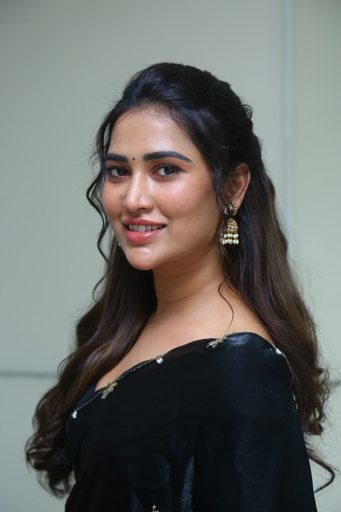 Actress Dhasvika Kinthalli Glam Stills