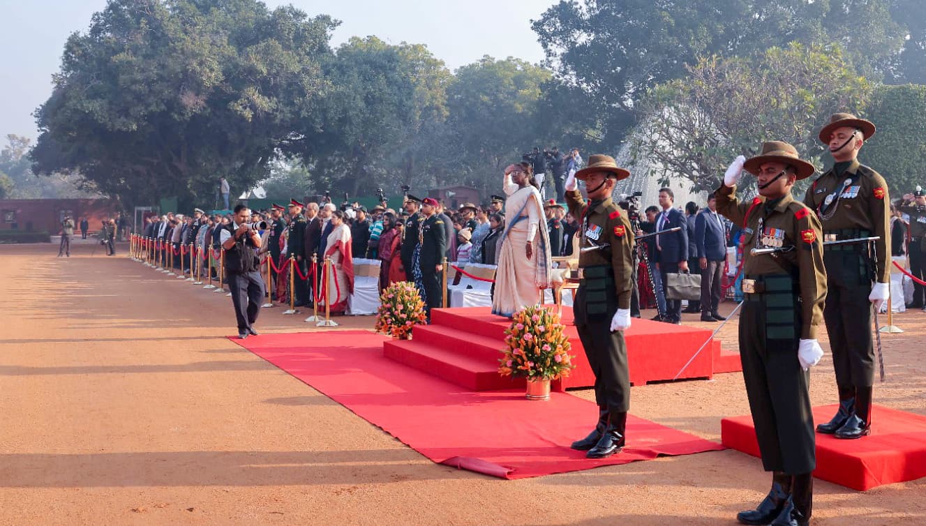 New Delhi: President Droupadi Murmu witnesses the inaugural show of the change of guard ceremony in the new format at Rashtrapati Bhavan, in New Delhi on Sunday, February 16, 2025. (Photo: IANS)