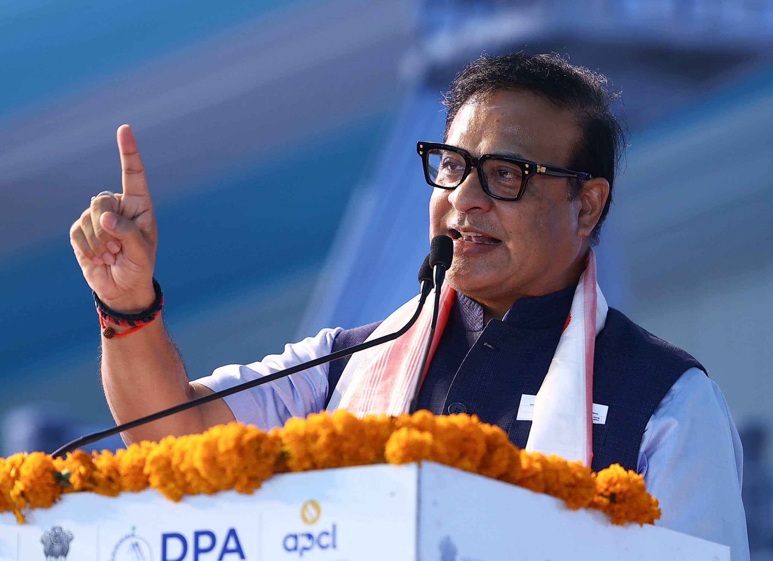 Kandla: Assam Chief Minister Himanta Biswa Sarma addresses the foundation stone laying ceremony of the 150 TPD e-Methanol Plant at DPA Exhibition Ground, in Kandla, Gujarat, on September 26, 2026. (Photo: IANS/X/@CMOGuj)