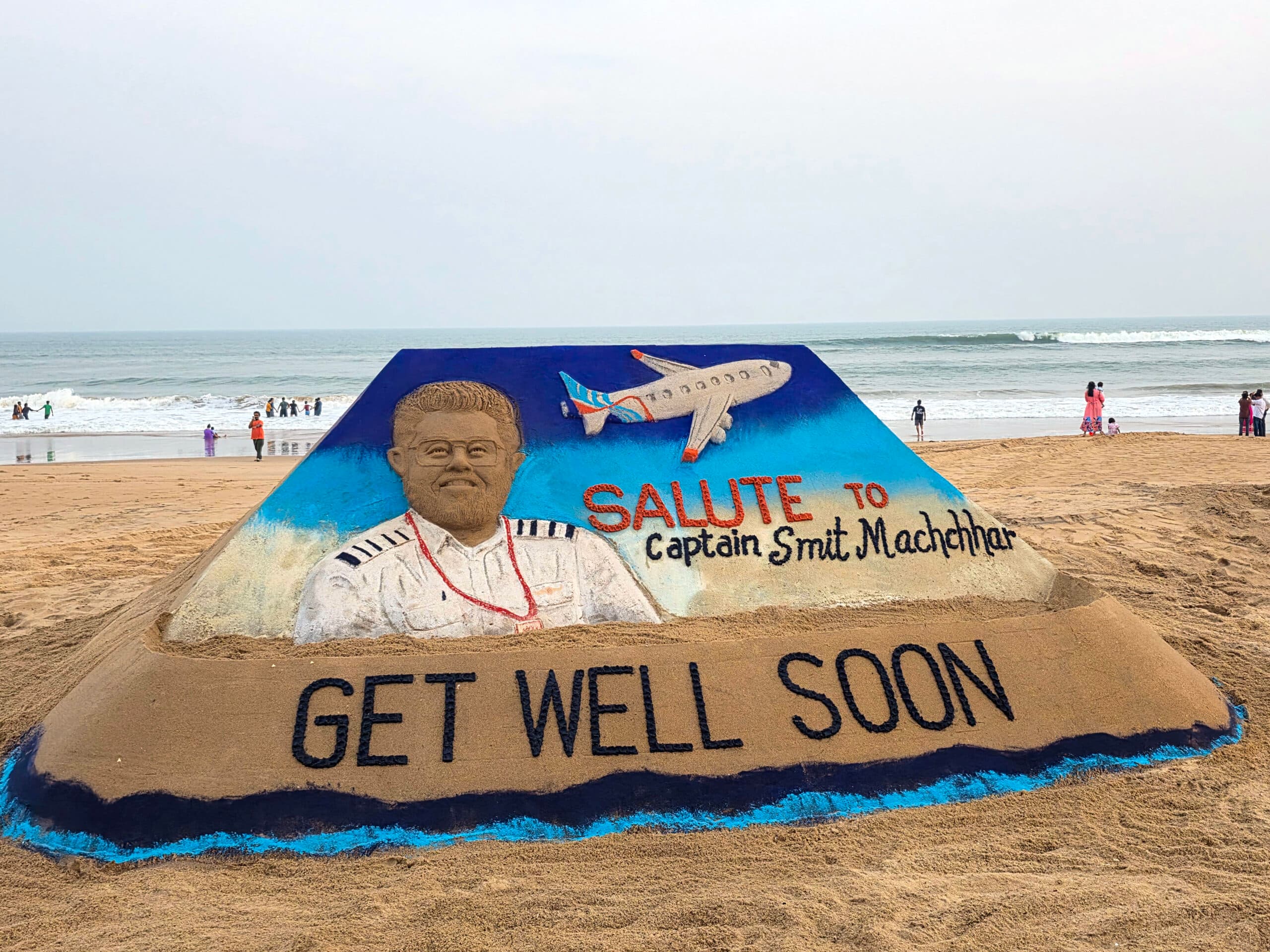 Puri: Renowned sand artist Sudarsan Pattnaik creates a sand-art sculpture at Puri Beach in honour of Captain Smit Machchhar, the Indian captain of Flydubai Flight FZ1073 who was injured during a cockpit incident before the aircraft made an emergency landing in Saudi Arabia, in Puri on Thursday, October 1, 2026. (Photo: IANS