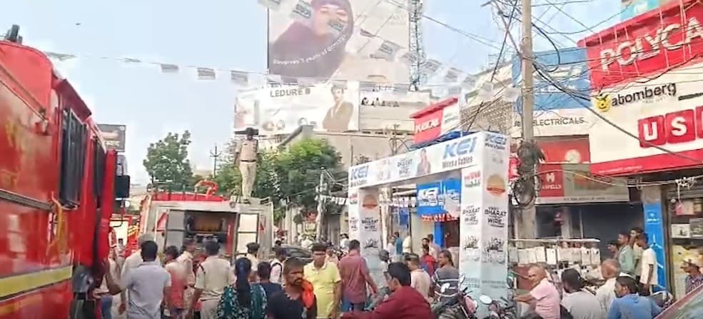 Fire breaks out in electrical goods warehouse at Patna’s Chandni market